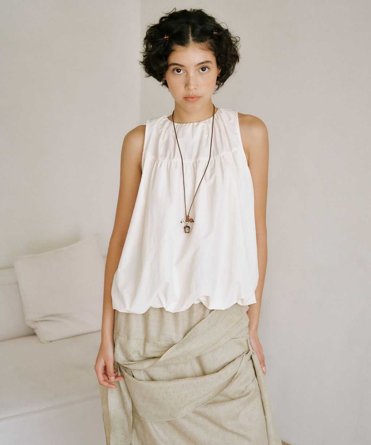 아우로(OURO) COTTON PINTUCK BALLOON BLOUSE [ ECRU ]