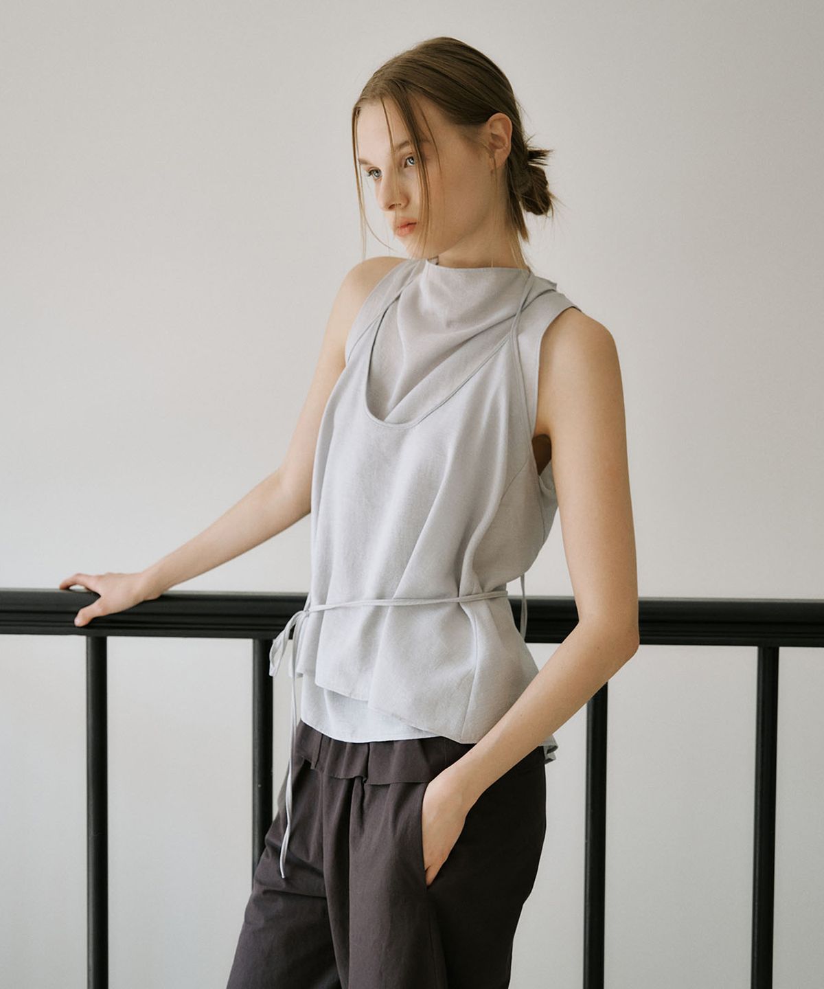 아우로(OURO) LAYERED DRAPE HALTER BLOUSE SET UP [ PALE BLUE ]