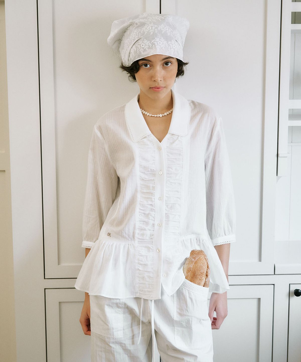 아우로(OURO) BOHEMIAN SHIRRING BLOUSE [ WHITE ]