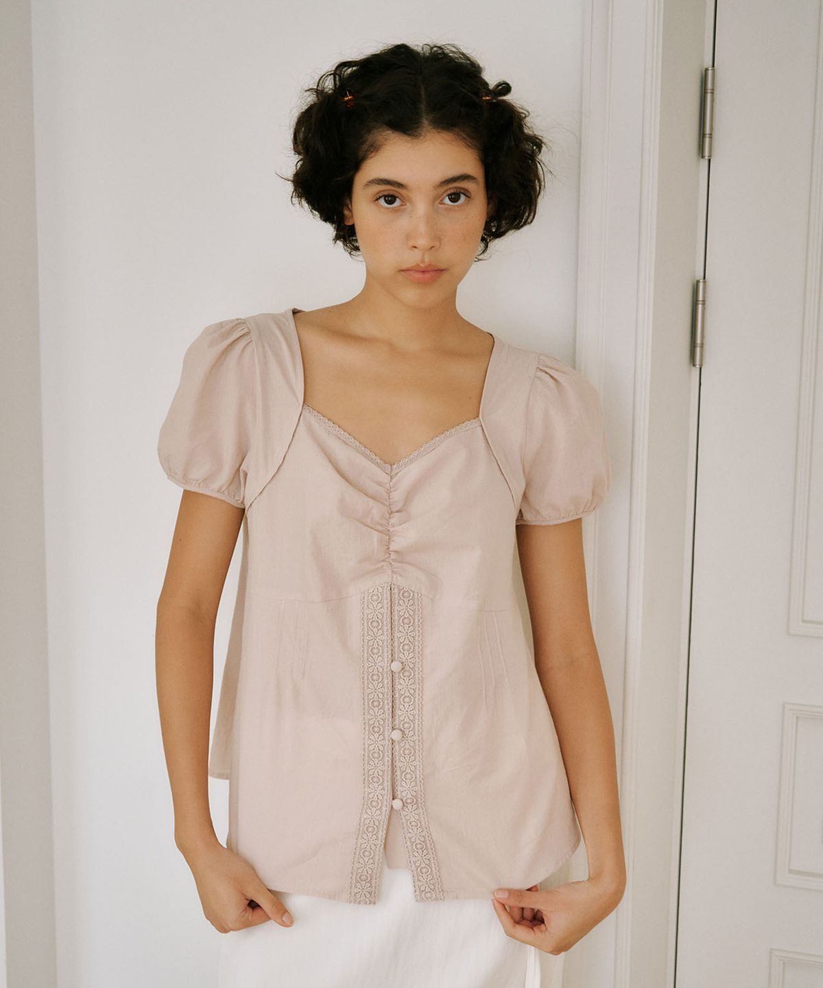 아우로(OURO) COTTON LACE PINTUCK BLOUSE [ POWDER PINK ]