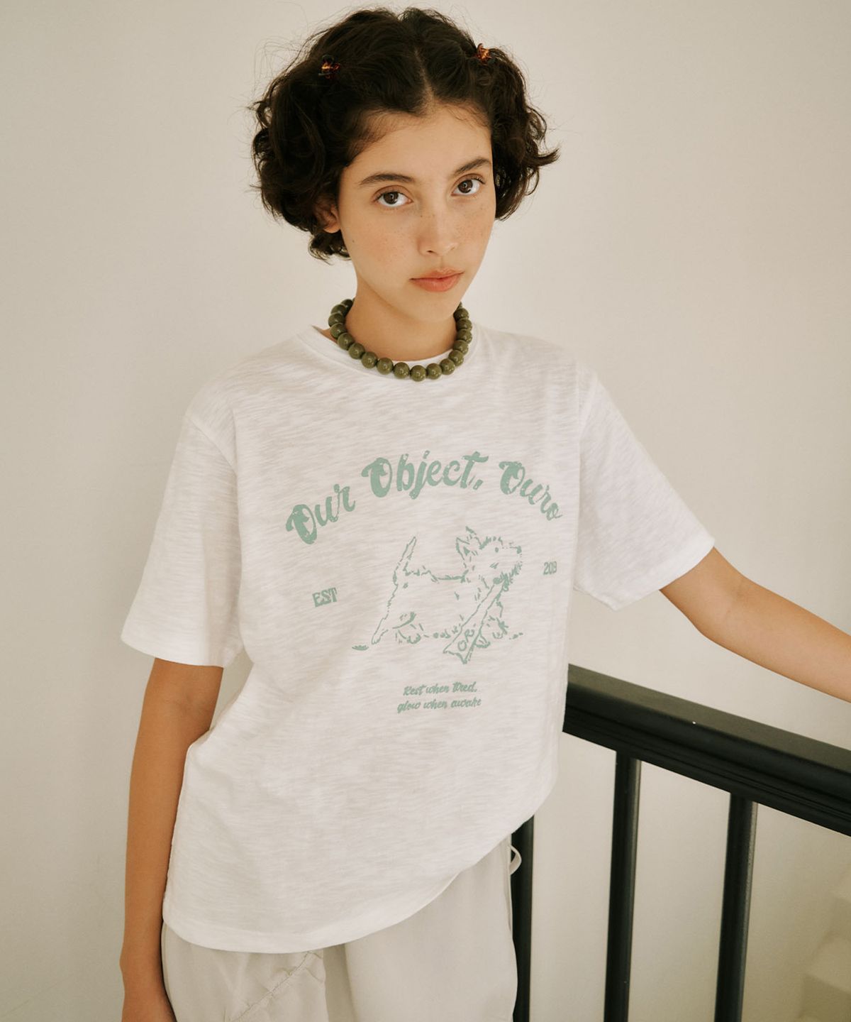 아우로(OURO) TERRIER GRAPHIC TEE [ CLOUD ]
