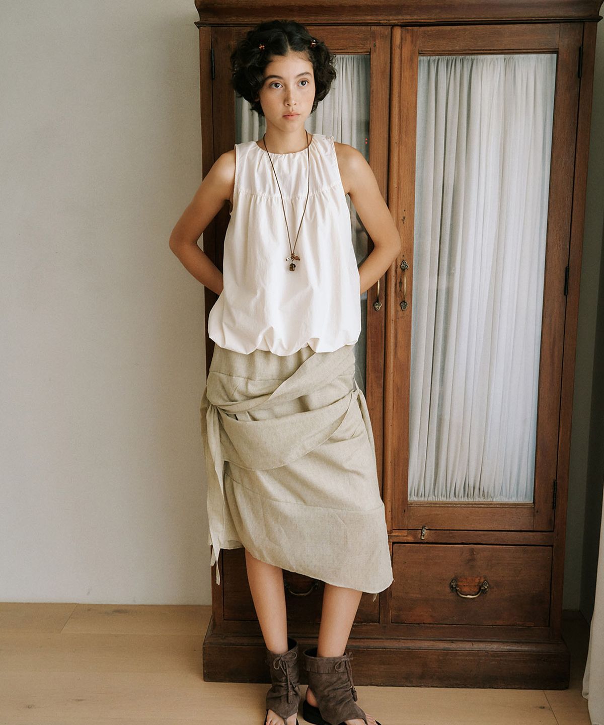 아우로(OURO) SANDY TIE SKIRT [ OLIVE ]
