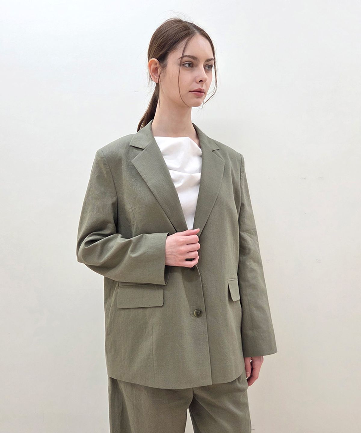 유지옷(YUJEEOT) 카키 린넨 포멀 자켓