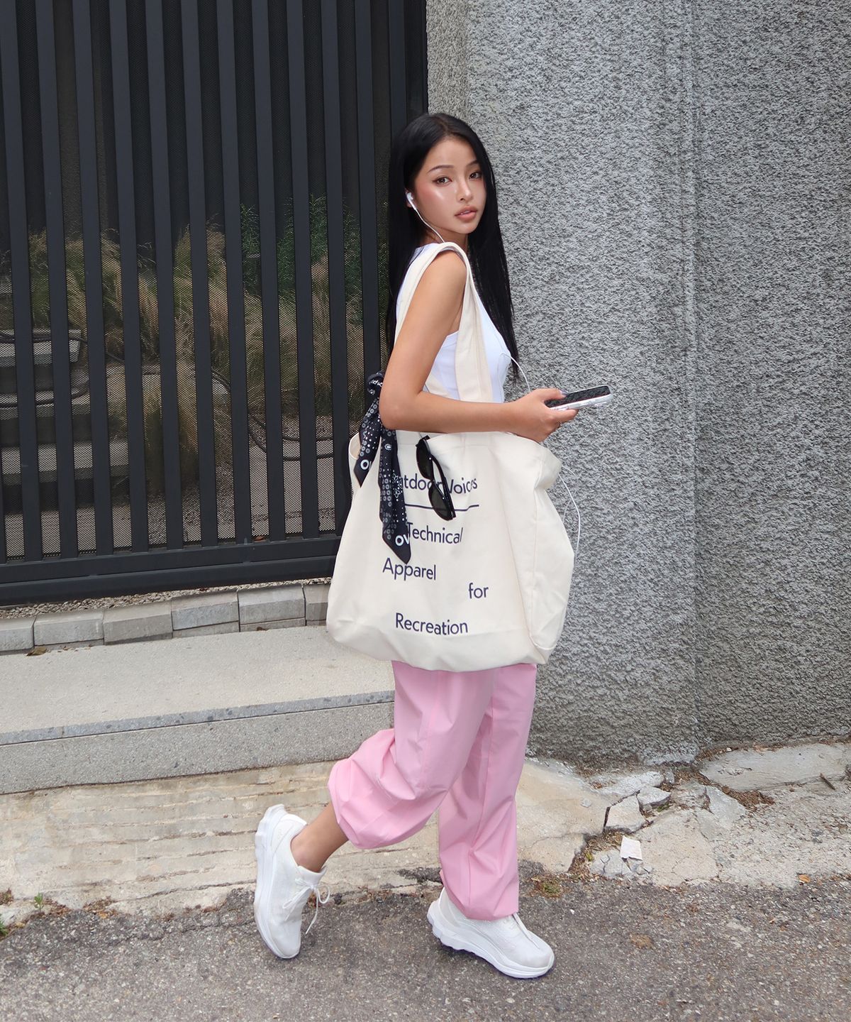 아웃도어 보이스(OUTDOOR VOICES) SIGNATURE CANVAS SHOULDER BAG (IVORY)