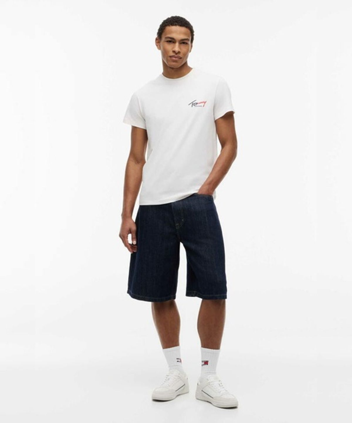 타미진스(TOMMY JEANS) 테오 배기 핏 데님 쇼츠 (T32G6NEQ61TMT11BK)