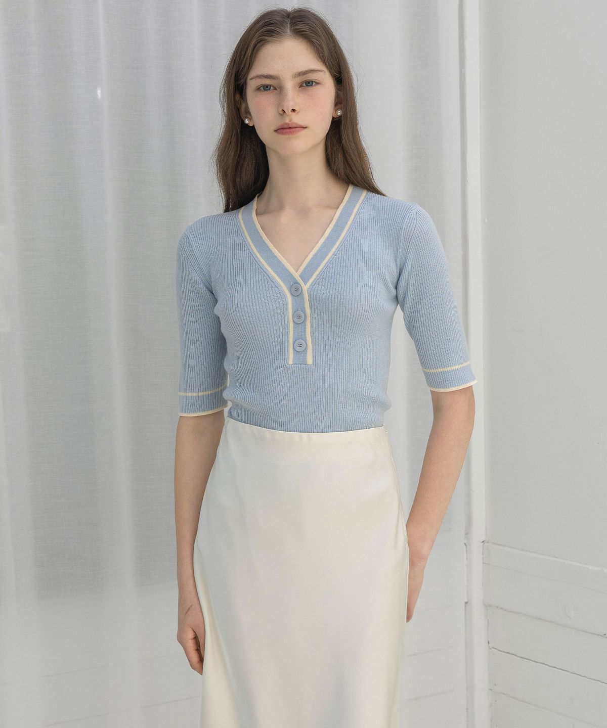 로트르드민(LAUTREDE MIN) Glow V-neck Blue Knit