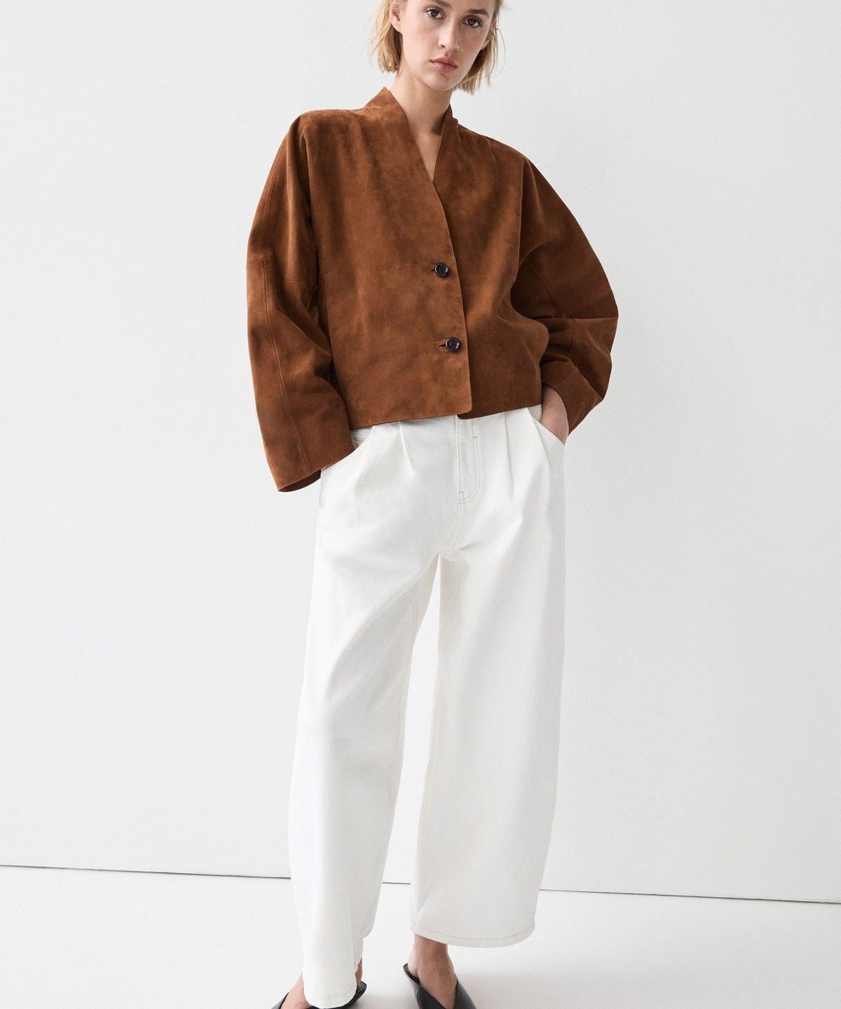 마시모두띠(MASSIMO DUTTI) 브이넥 스웨이드 레더 볼륨 자켓
