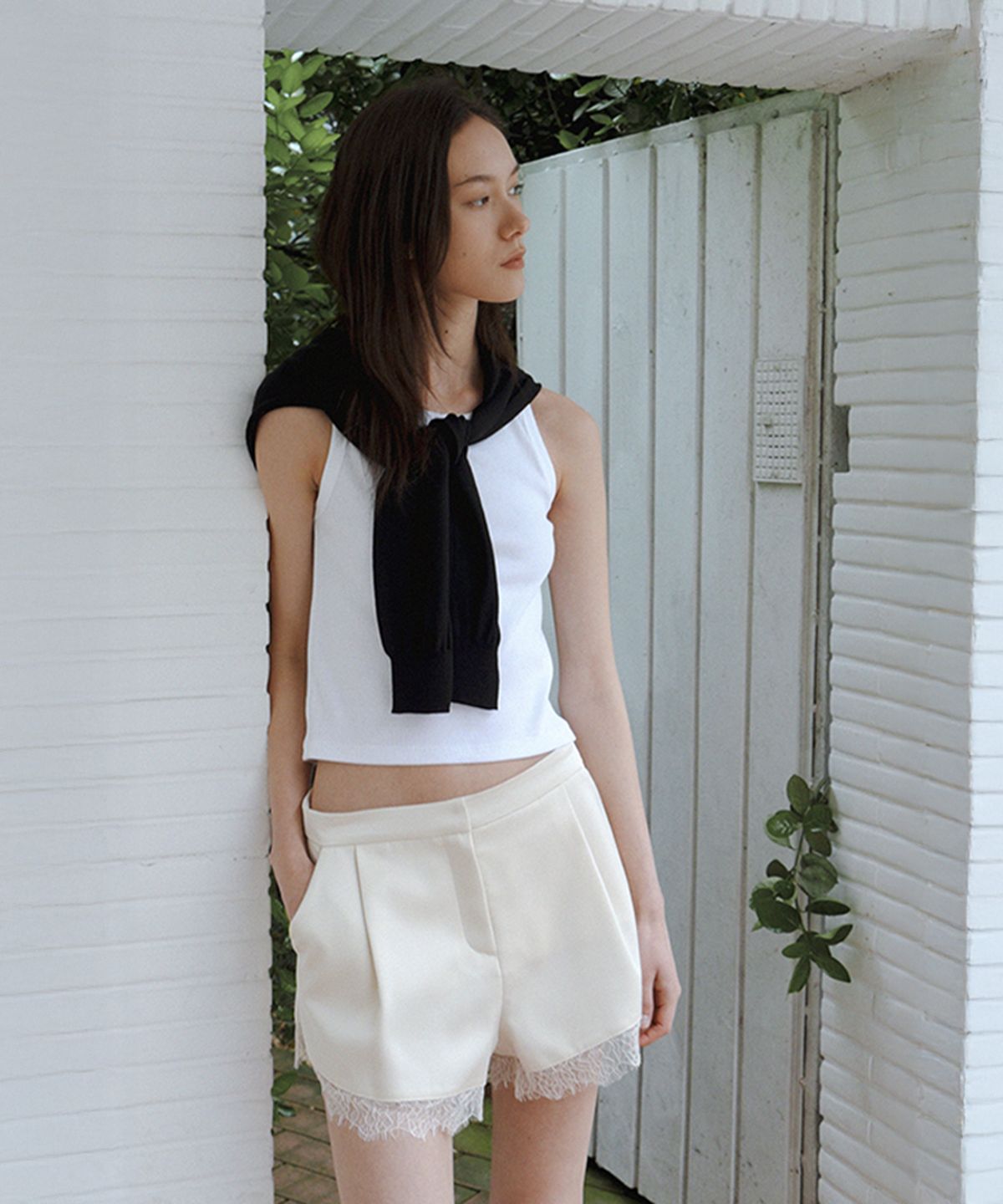 퀸스래빗(Q'SRB) Lace-Trimmed Satin Mini Shorts