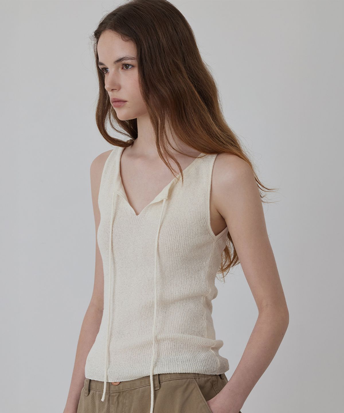 퀸스래빗(Q'SRB) Essential String-Tie Sleeveless Knit