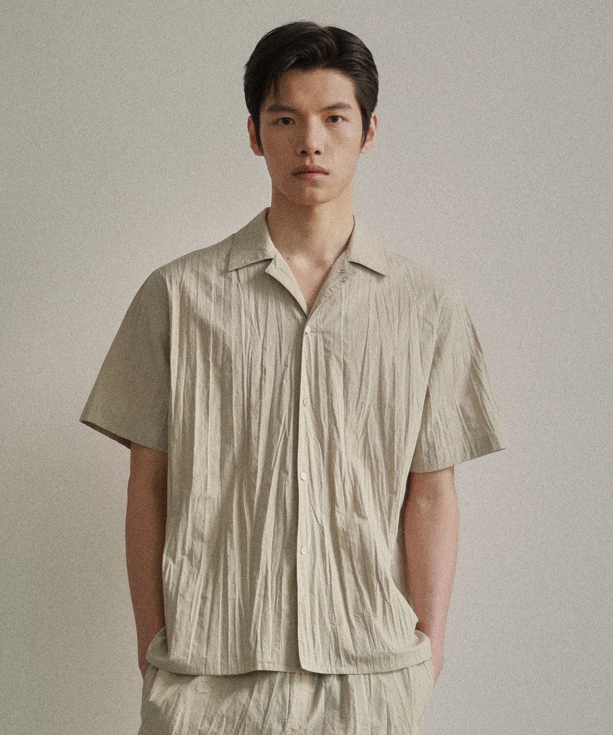 비욘드클로젯(BEYOND CLOSET) [COLLECTION LINE] 크리즈 코튼 오픈 카라 반팔 셔츠 베이지