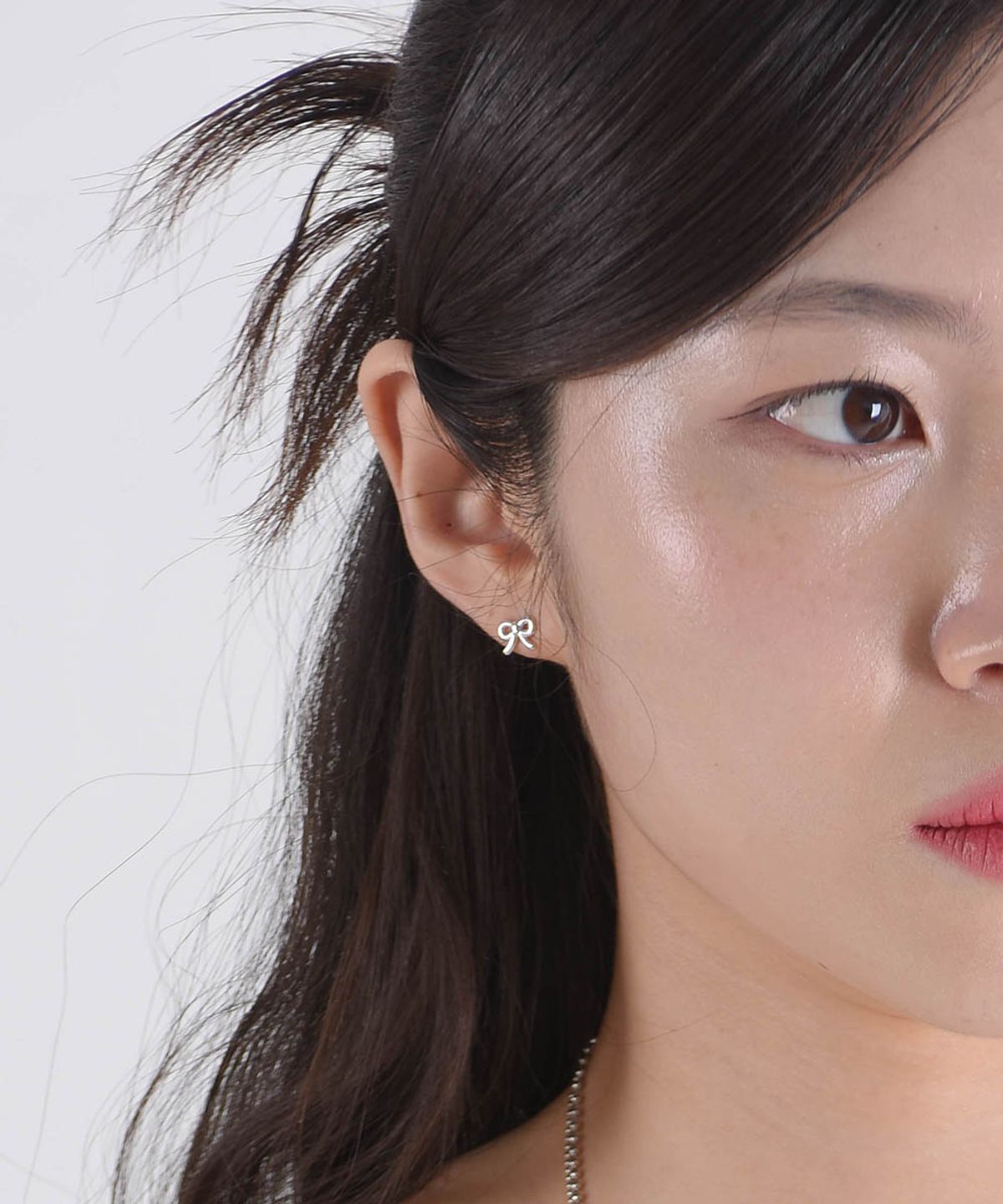 러브트릭스(LOVETRIX) Silver 925 Mini Ribbon earring
