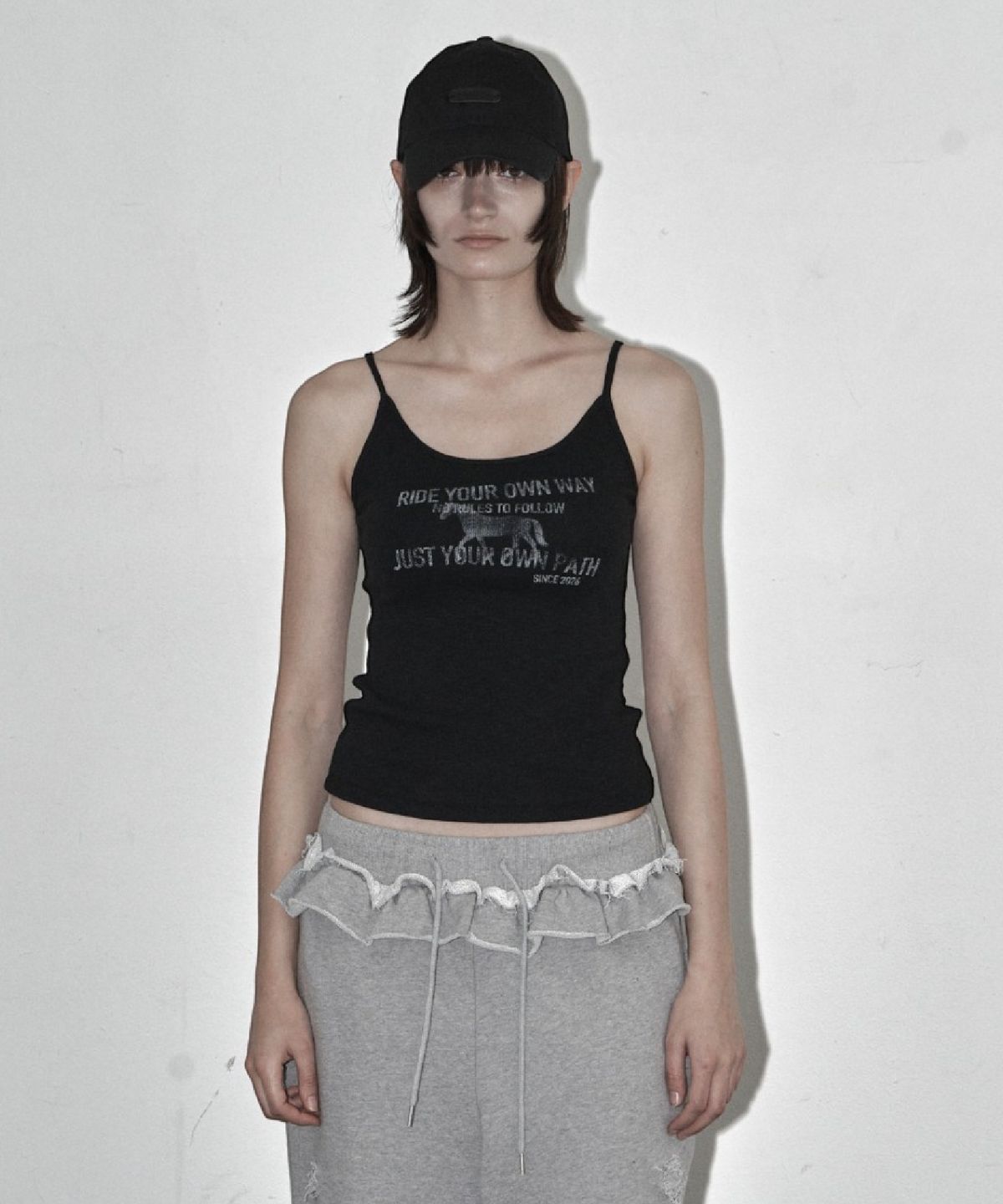 시너진(SYNERJYN) RIDE SLEEVELESS TOP BLACK