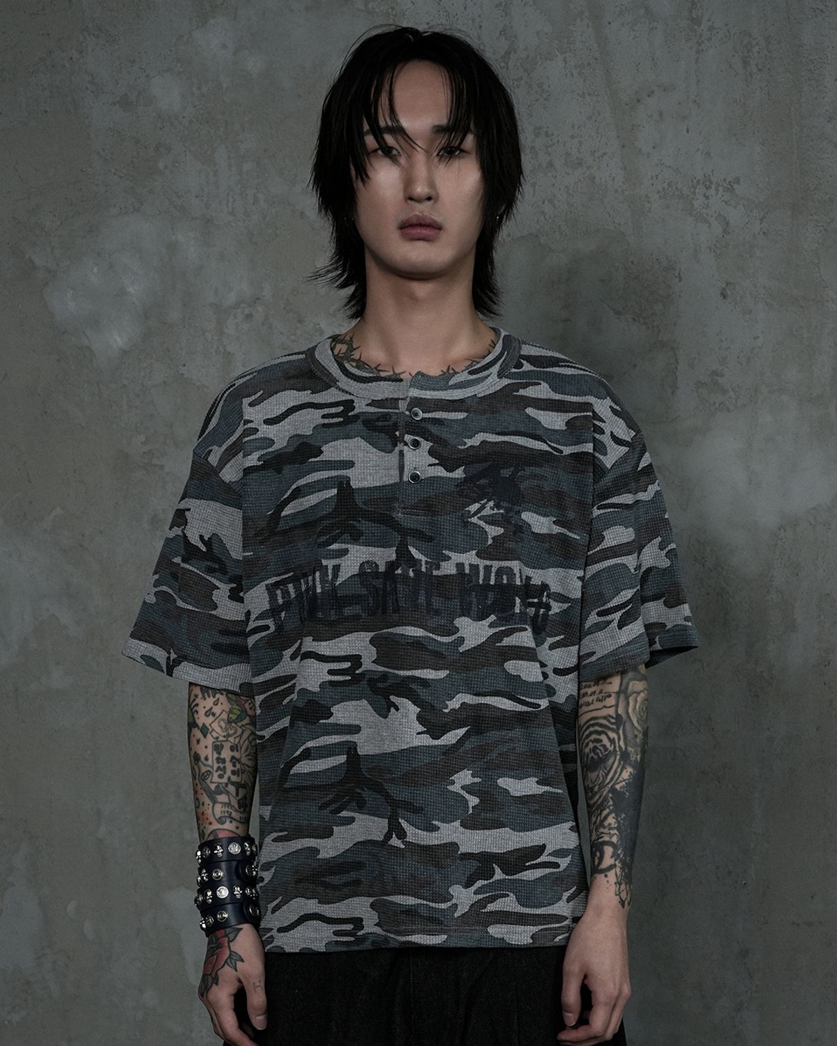 엔엔피스(NNPCS) P.S.W Camo Henleyneck