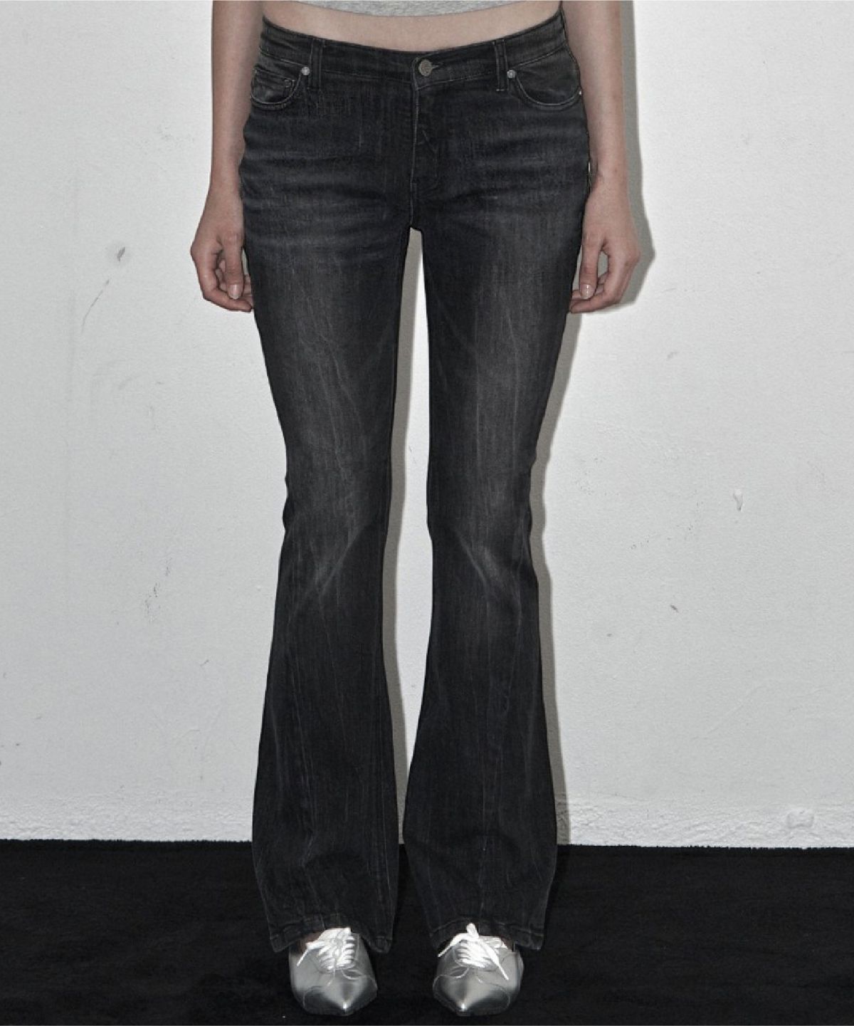 시너진(SYNERJYN) WRINKLE CAT WASHING LOW-RISE JEANS BLACK