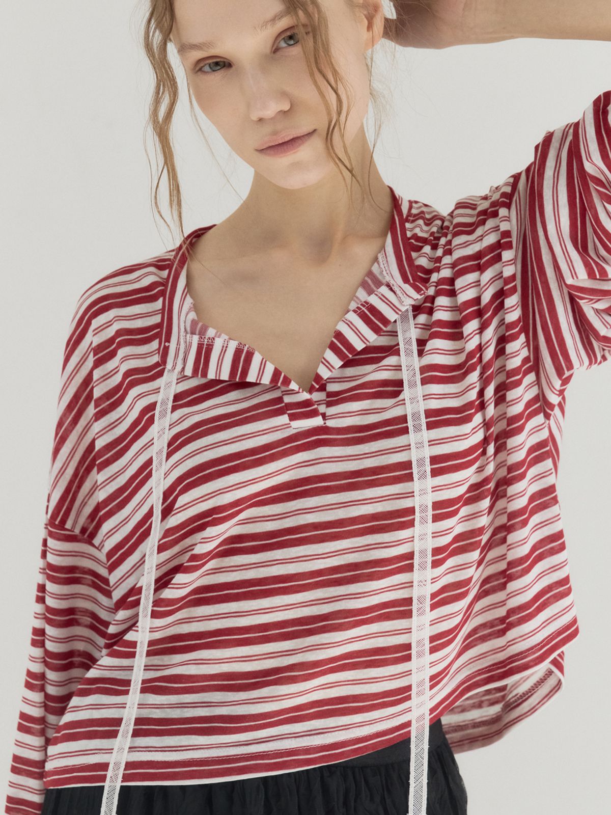쏘리, 투 머치 러브(SORRY, TOO MUCH LOVE) Cropped Stripe Loose Fit Collar Top_Red