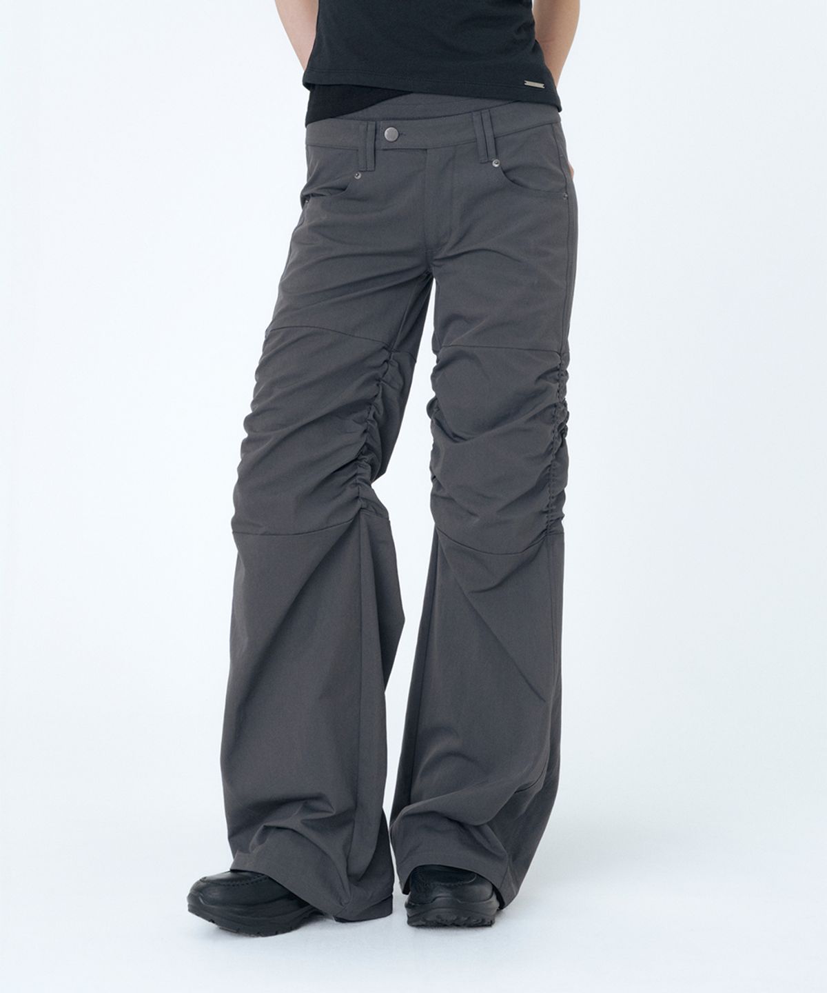 미세키서울(MISEKI SEOUL) Ribbed layered shirring pants CHARCOAL