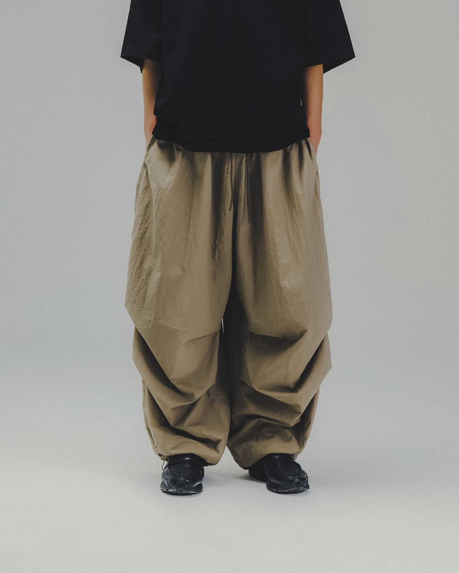 MUSINSA公式 | ANGLAN Nylon Parachute Balloon Pants - Beige