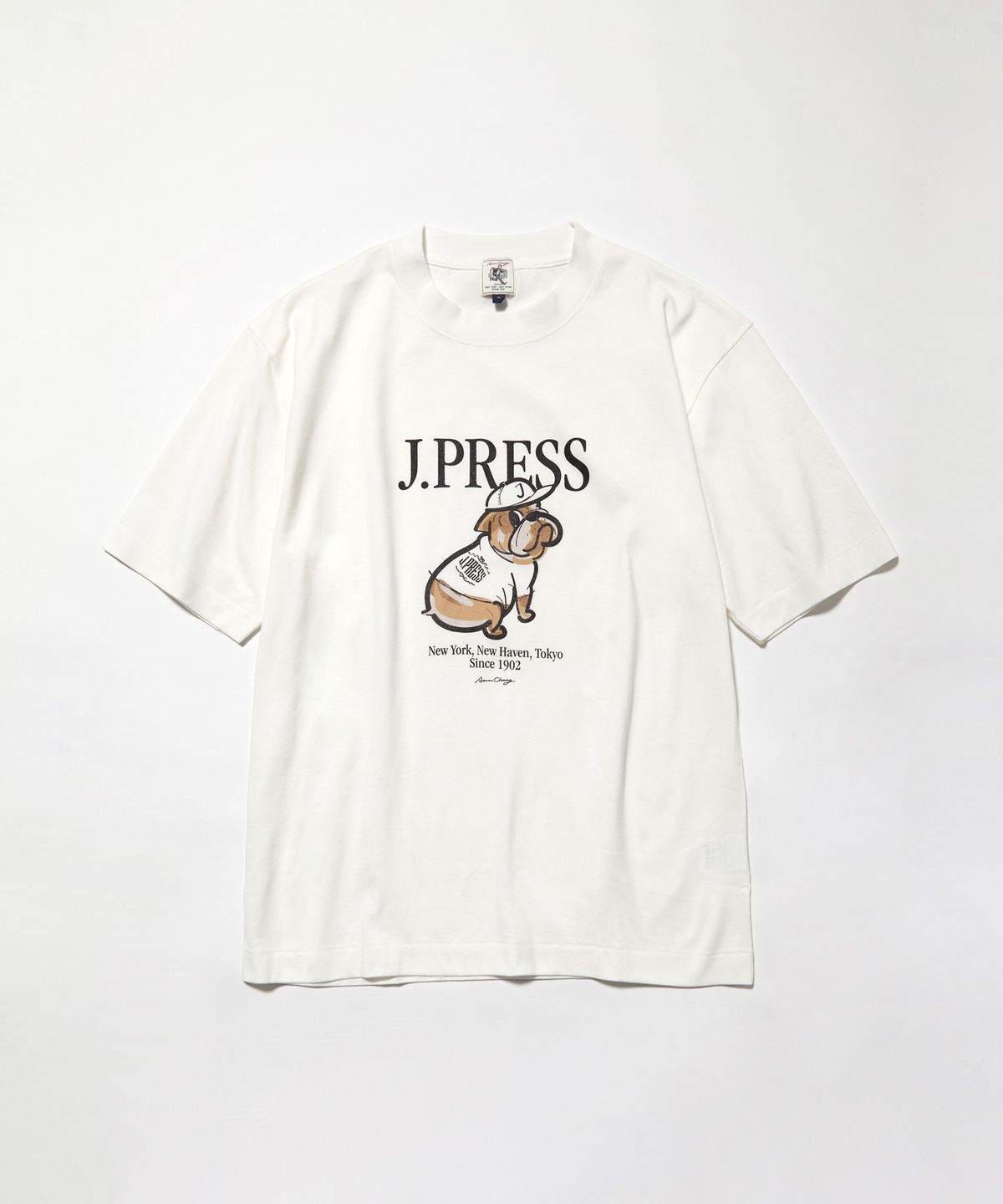 제이프레스(J.PRESS) 에런 그래픽 프린트 반소매 티셔츠 - 화이트 / KHOALM0091001