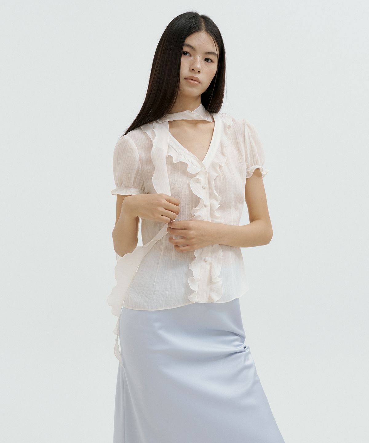루시르주(LUCIR ZU) Frill Scarf Blouse (cream)