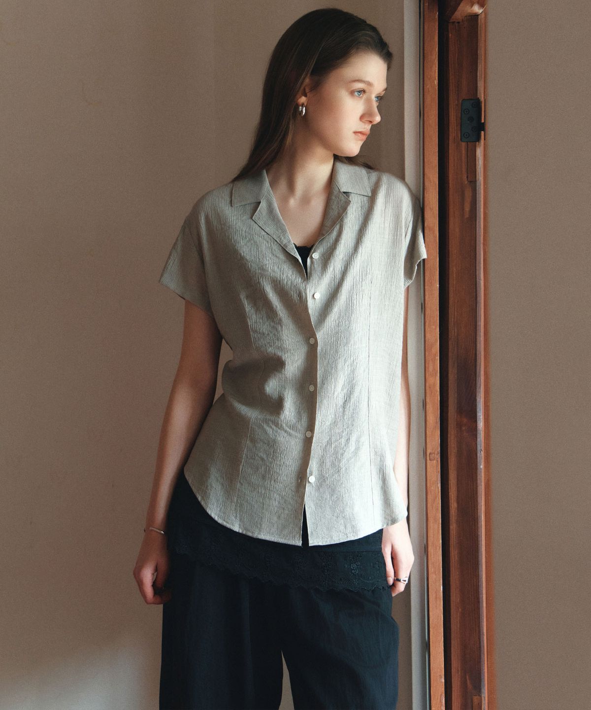 시야쥬(SIYAZU) SITP5292 오픈 카라 레트로 반팔 셔츠_Olive gray