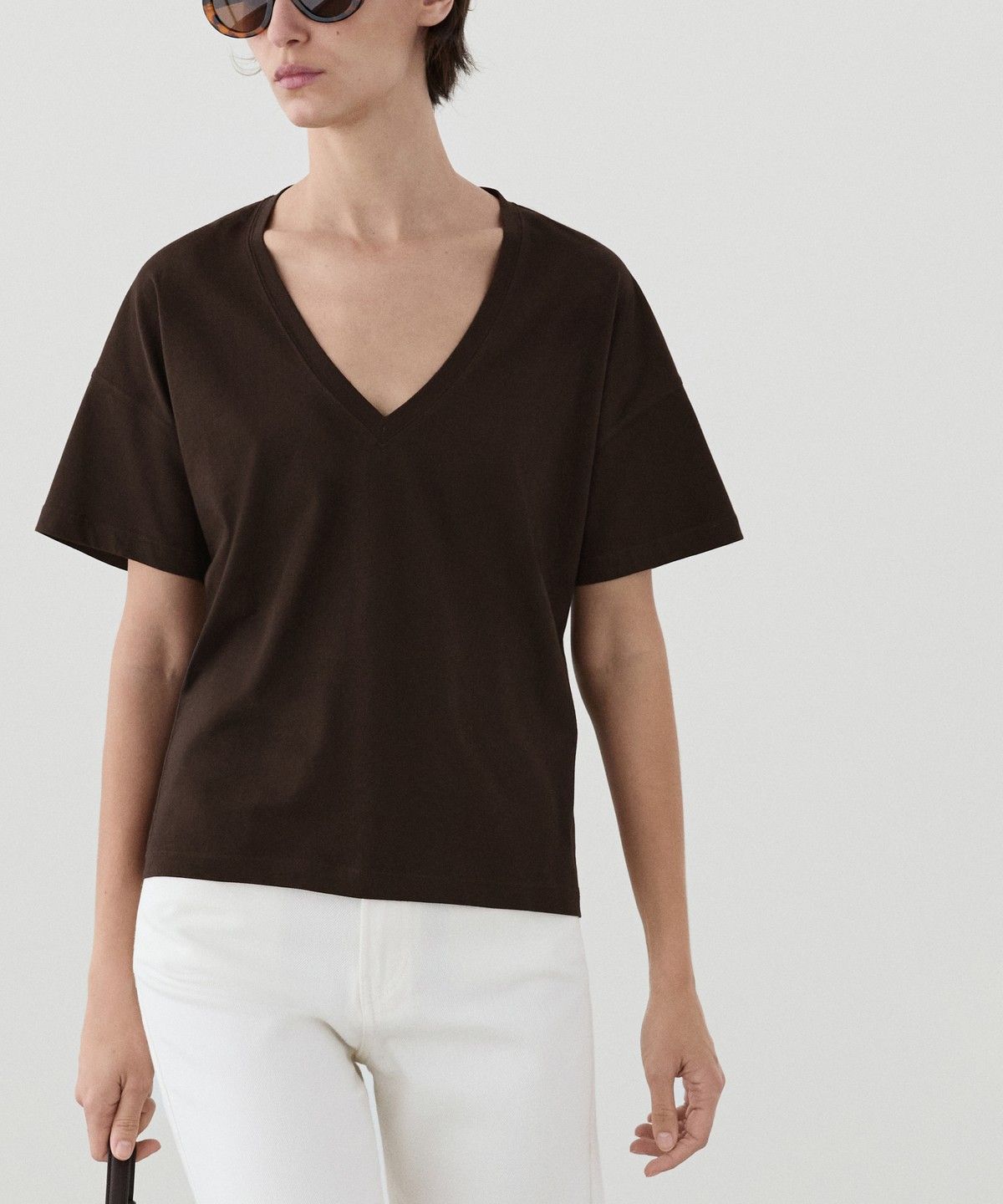 마시모두띠(MASSIMO DUTTI) 크롭핏 플루이드 브이넥 티셔츠