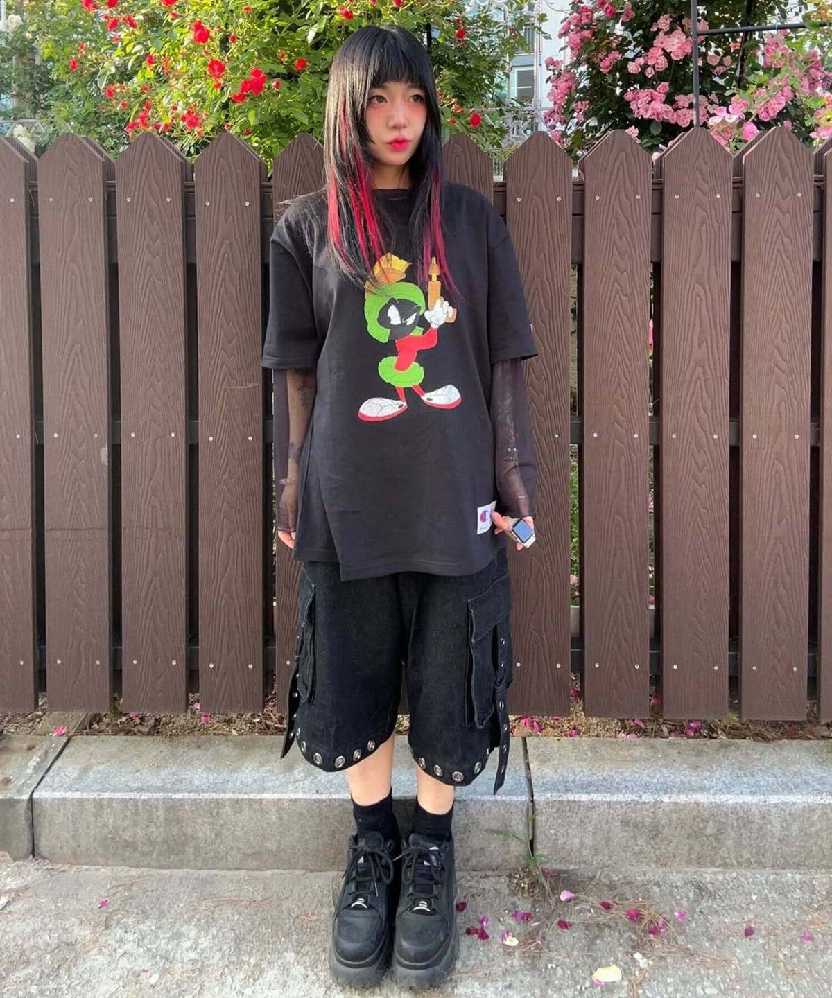 챔피온(CHAMPION) 챔피온 X 루니툰즈 반팔 티셔츠 마빈 Black