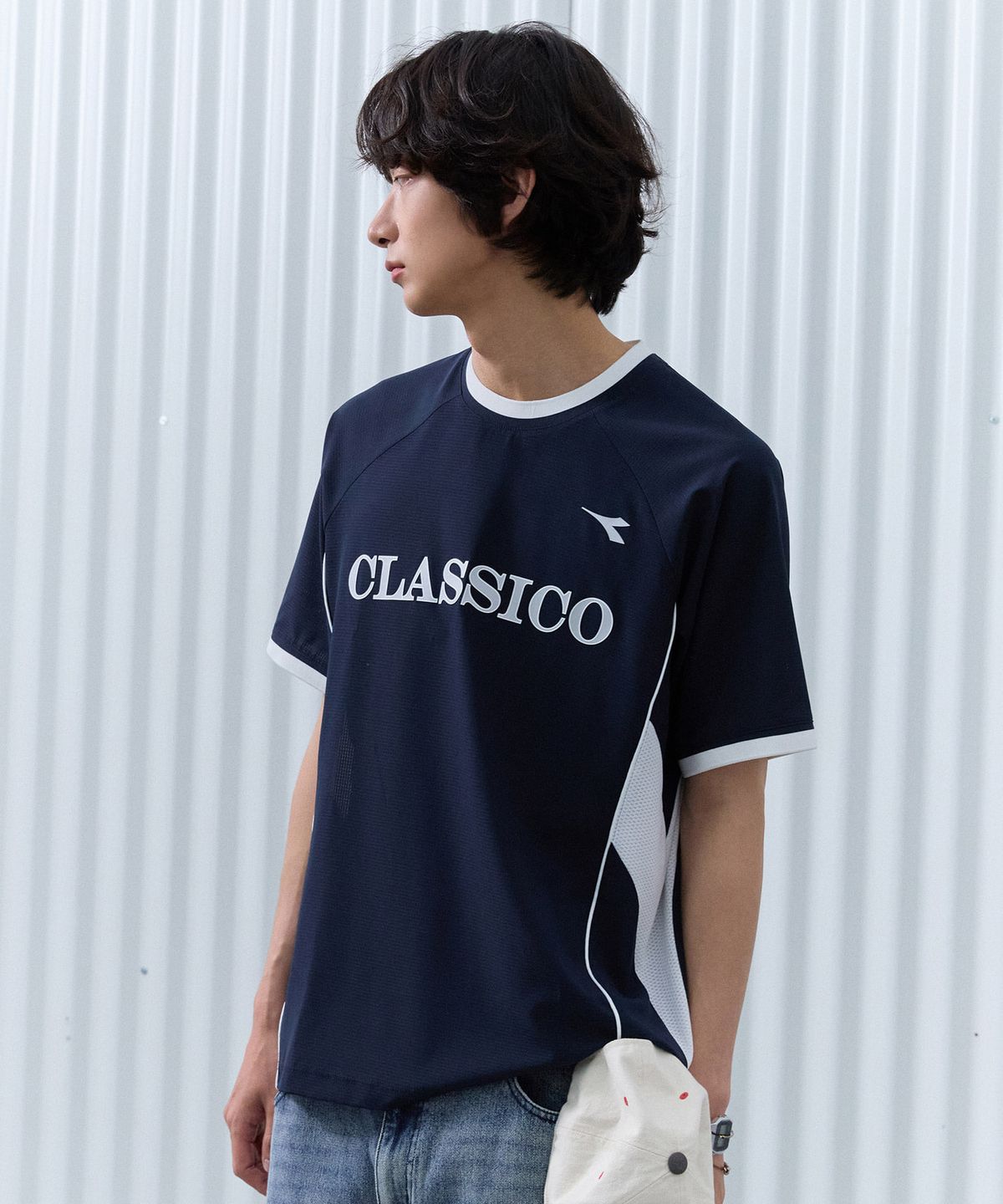 디아도라(diadora) 클라시코 우븐 반팔 피스테 NAVY