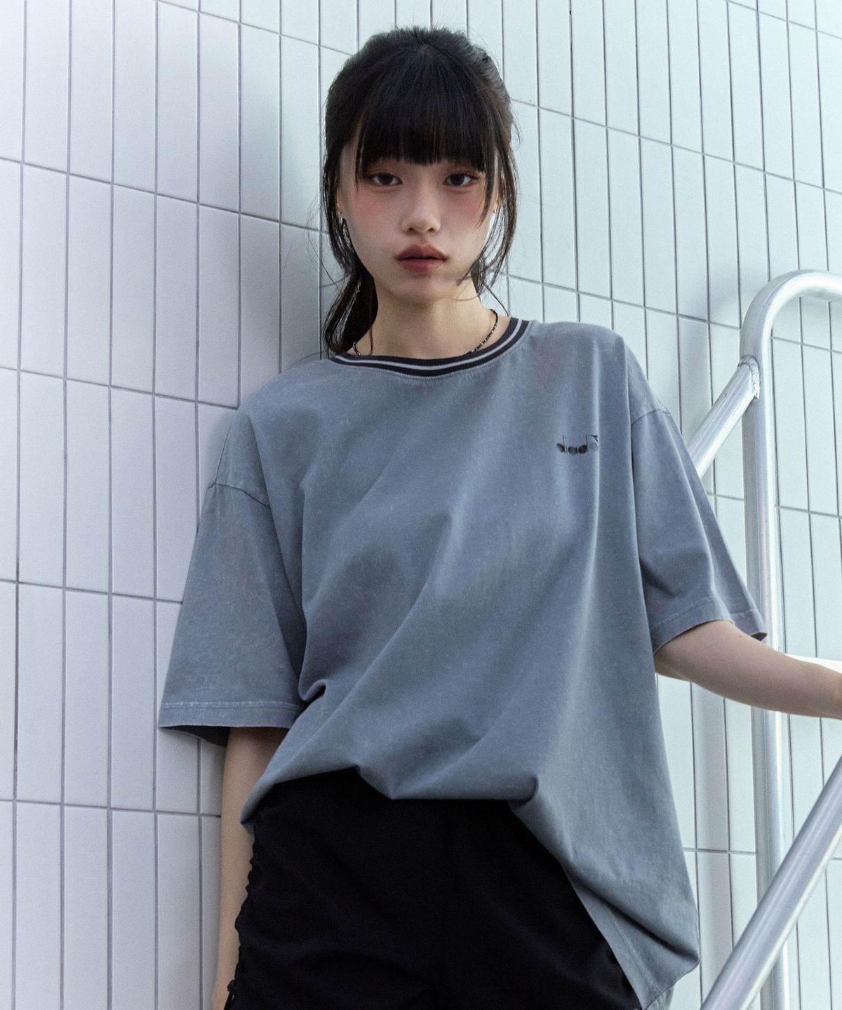 디아도라(diadora) 워싱 그래픽 반팔 티셔츠 GREY