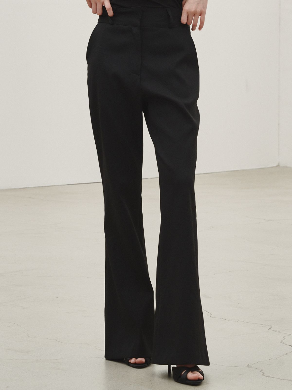 누브(NOUVE) 테일러드 부츠컷 슬랙스 - 블랙 / Tailored Bootcut Slacks - Black