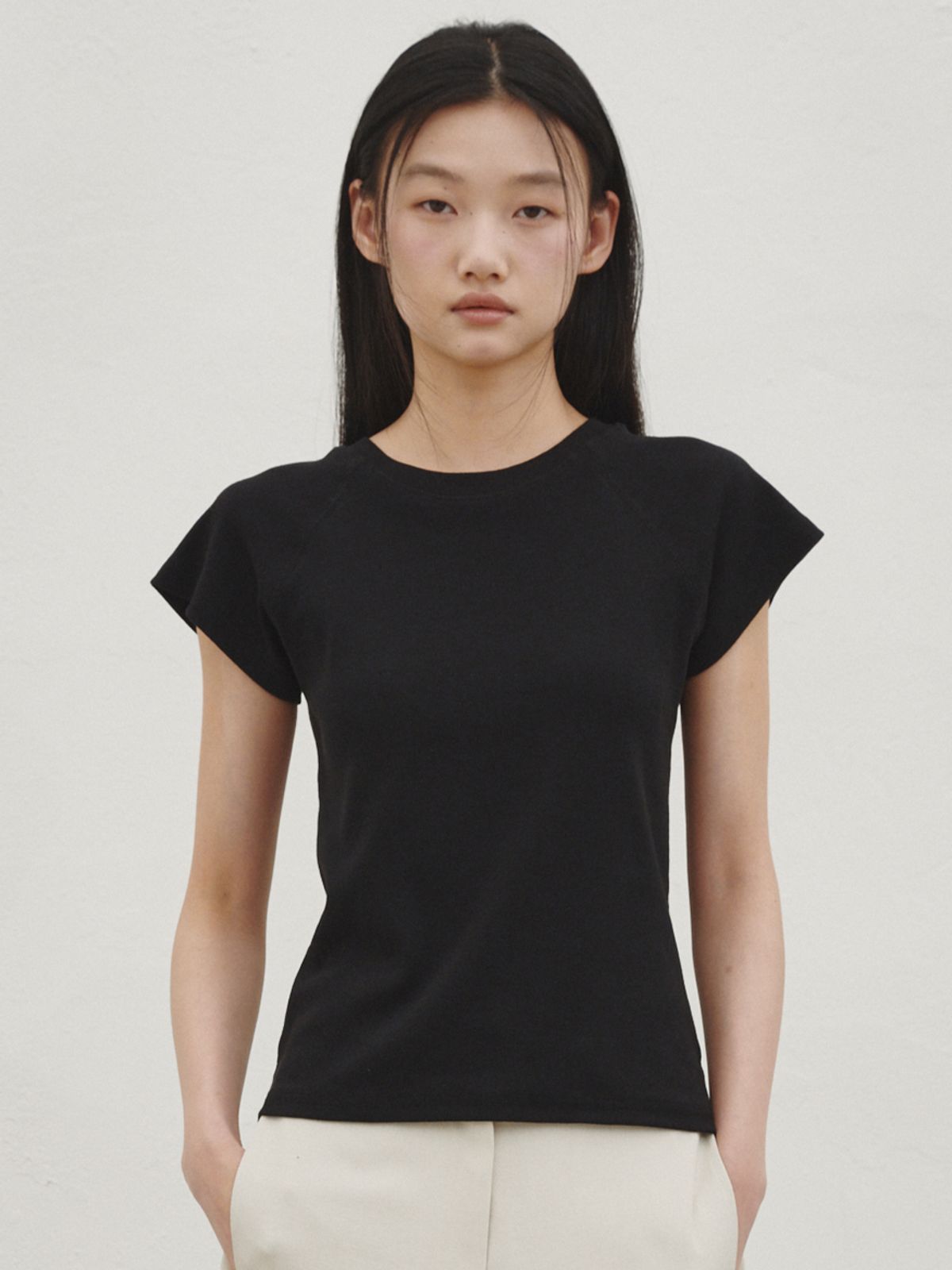 누브(NOUVE) 레글런 라운드 티셔츠 - 블랙 / Raglan Round T-Shirt - Black