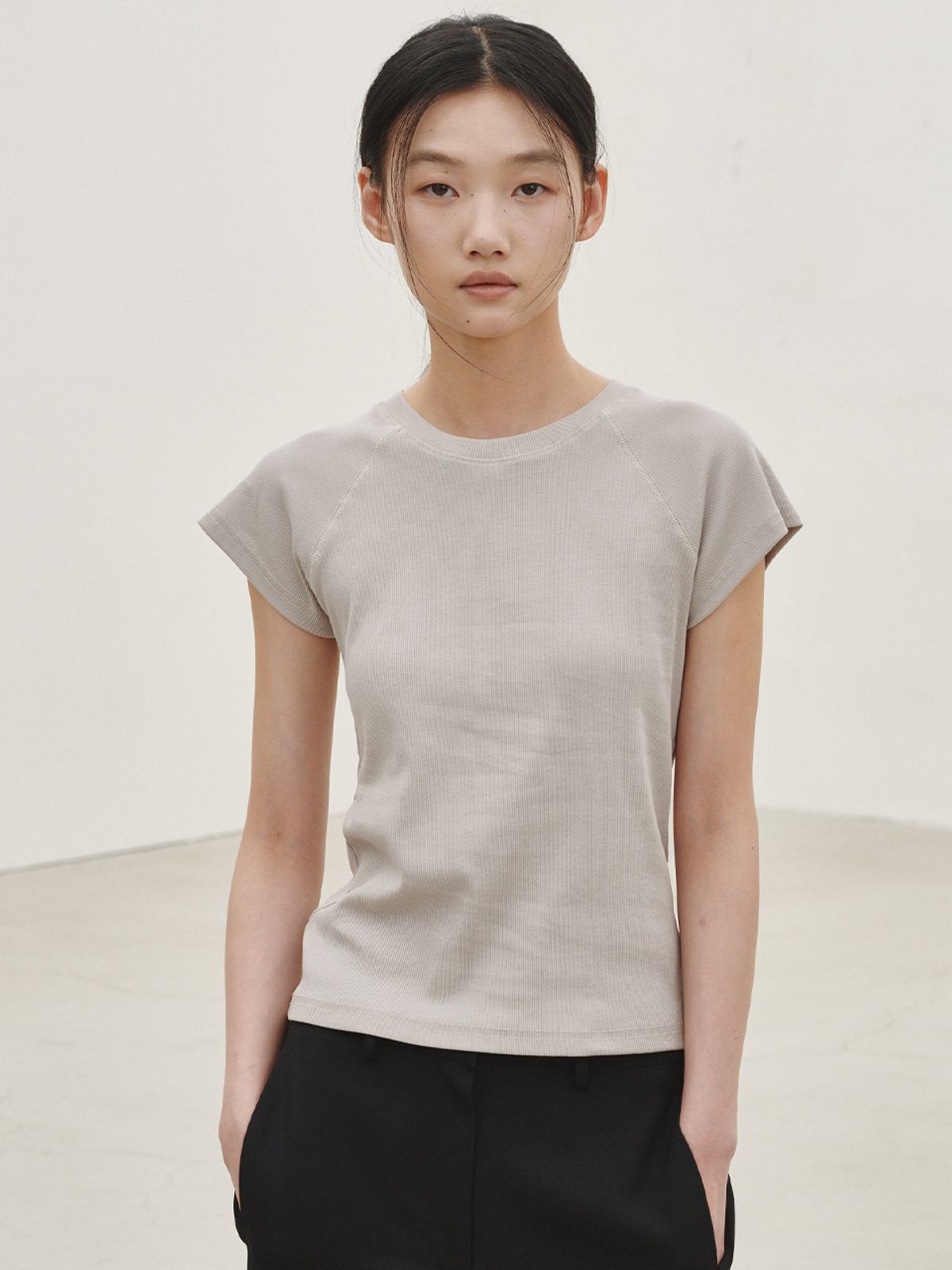 누브(NOUVE) 레글런 라운드 티셔츠 - 베이지 / Raglan Round T-Shirt - Beige