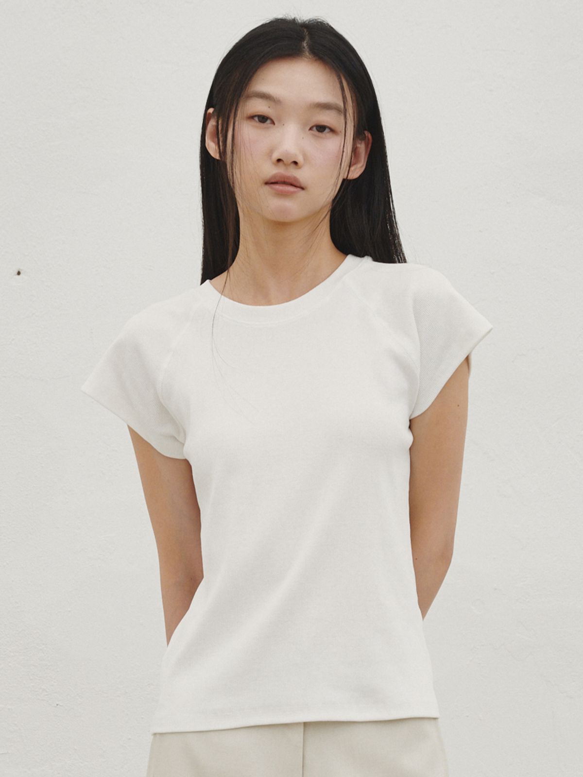 누브(NOUVE) 레글런 라운드 티셔츠 - 아이보리 / Raglan Round T-Shirt - Ivory