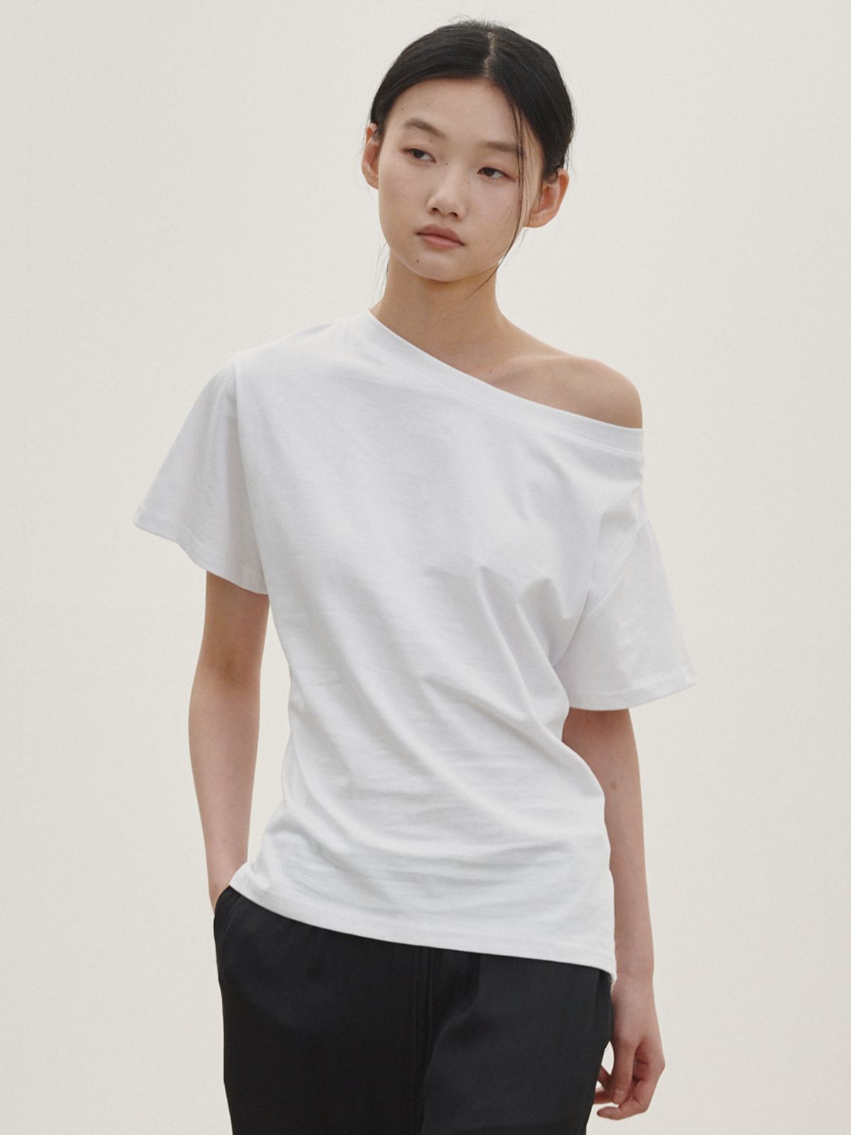 누브(NOUVE) 언발란스 코튼 티셔츠 - 화이트 / Unbalanced Cotton T-shirt - White
