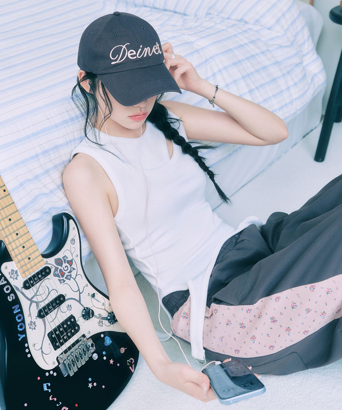 다이닛(DEINET) [YOON SOAP X DEINET] DETAIL SLEVELESS IN WHITE
