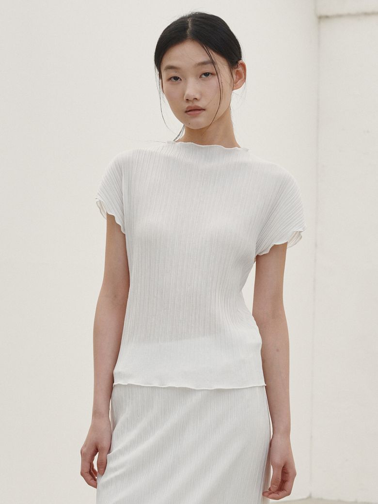플리츠 모크넥 티셔츠 - 화이트 / Pleated Mock Neck T-shirt - White