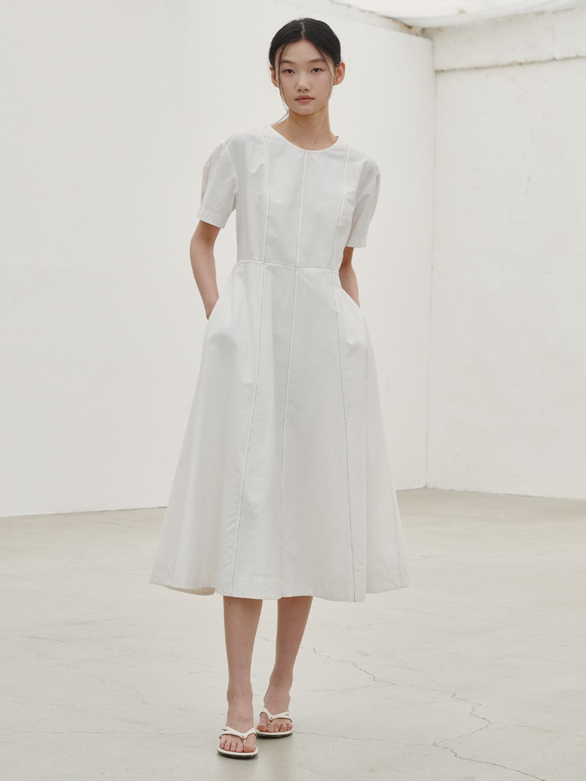 누브(NOUVE) 스티치 플레어 드레스 - 화이트  / Stitch Flare Dress - White
