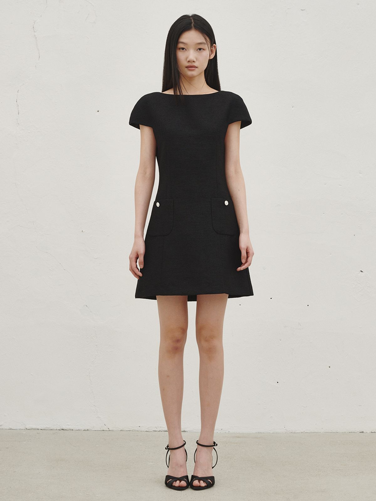 누브(NOUVE) 보트넥 트위드 미니 드레스 -블랙 / Boat Neck Tweed Mini Dress - Black