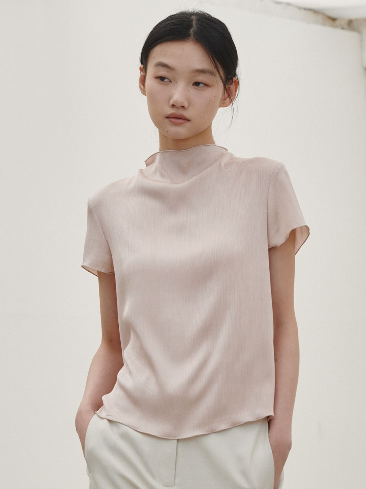 누브(NOUVE) 하프 슬리브 실키 블라우스 - 핑크 / Half-sleeved silky blouse - Pink