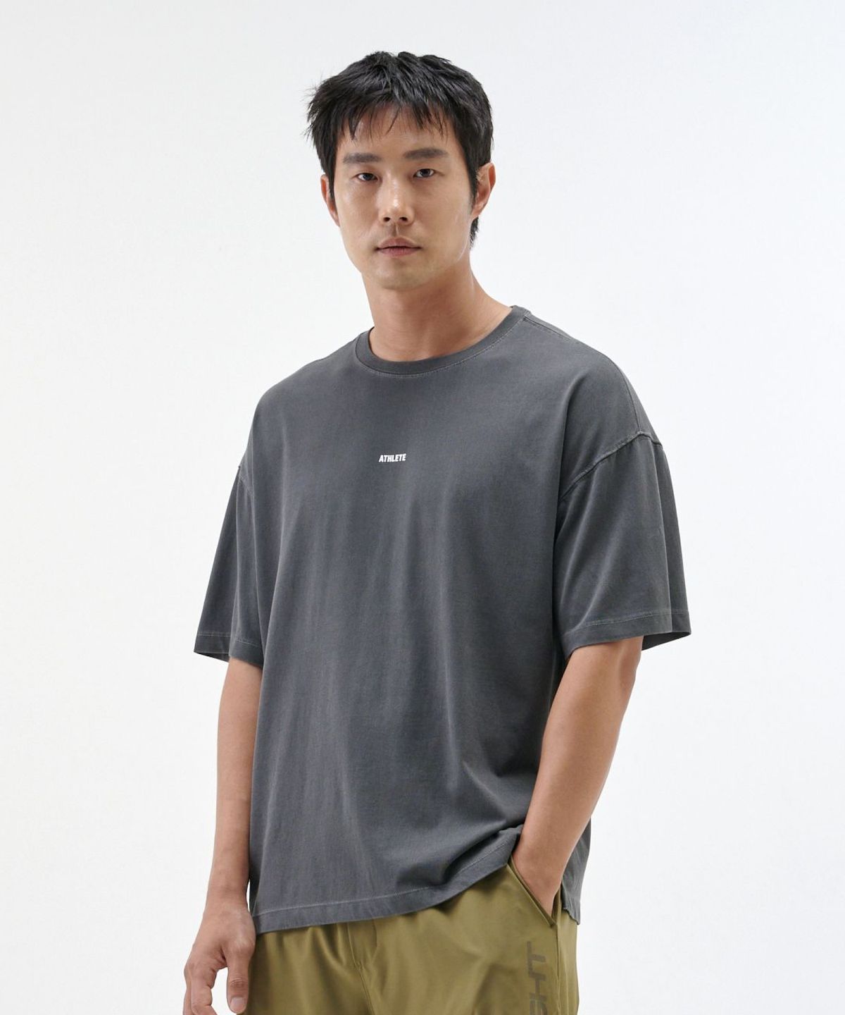 라임라잇 어패럴(LIMELIGHT APPAREL) 라임라잇 백 로고 쿨링 오버사이즈 티셔츠 (차콜/화이트)
