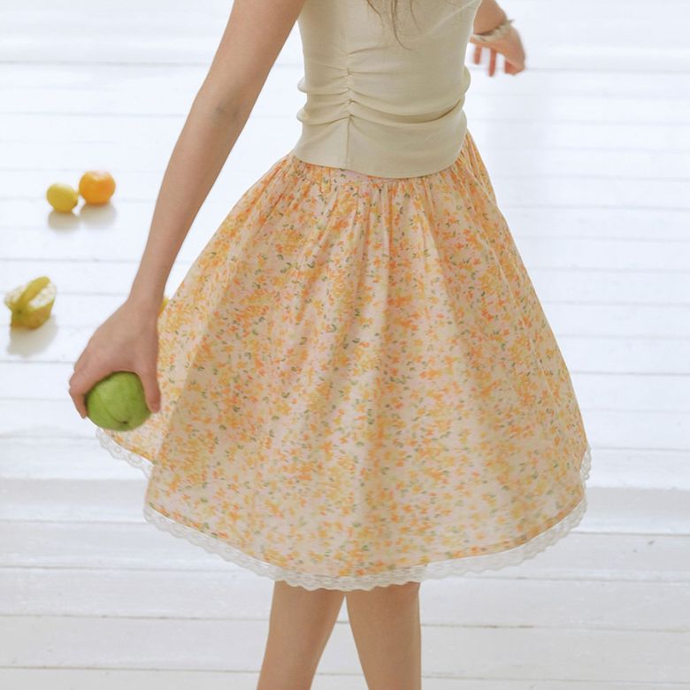 Cest_Floral lace trim mini skirt