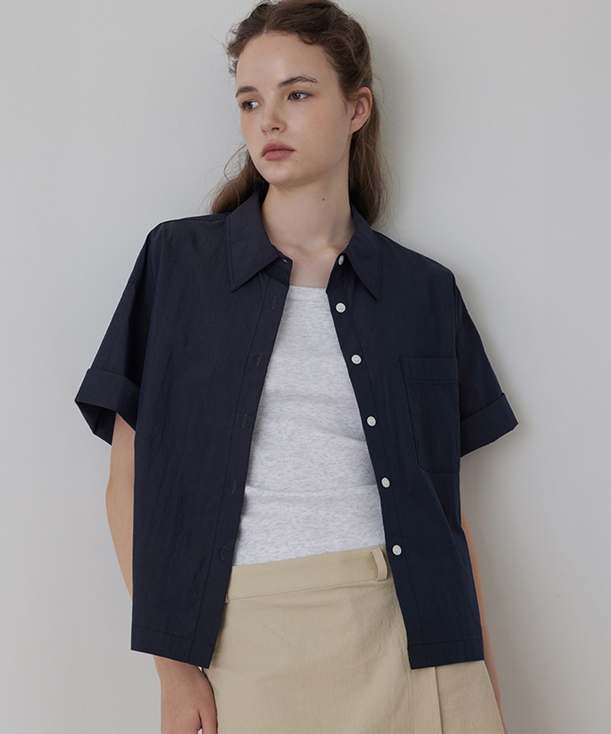 퀸스래빗(Q'SRB) Solid Half Sleeve Semi Crop Shirt