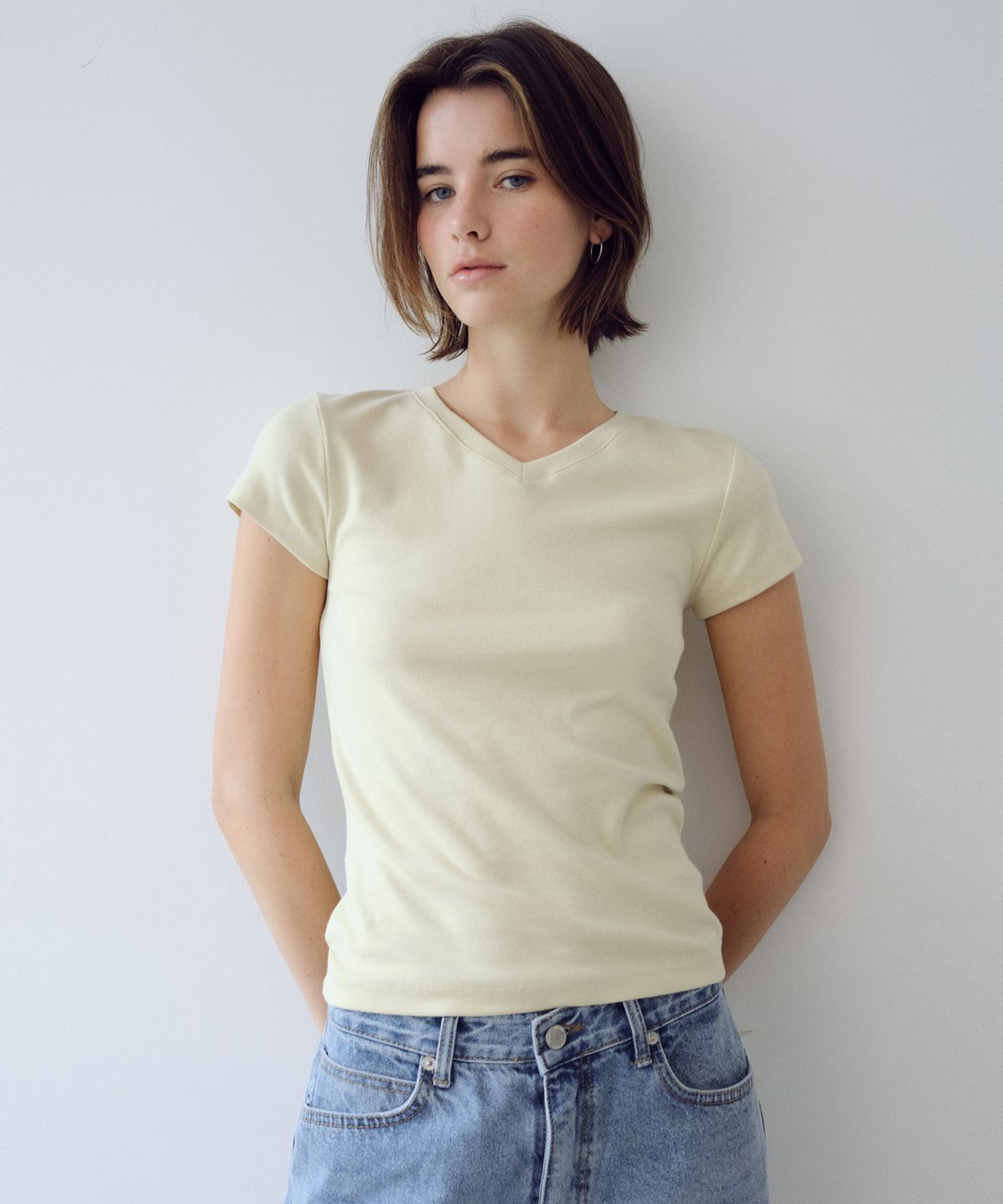 유라고(URAGO) Logo slim V-neck t-shirt