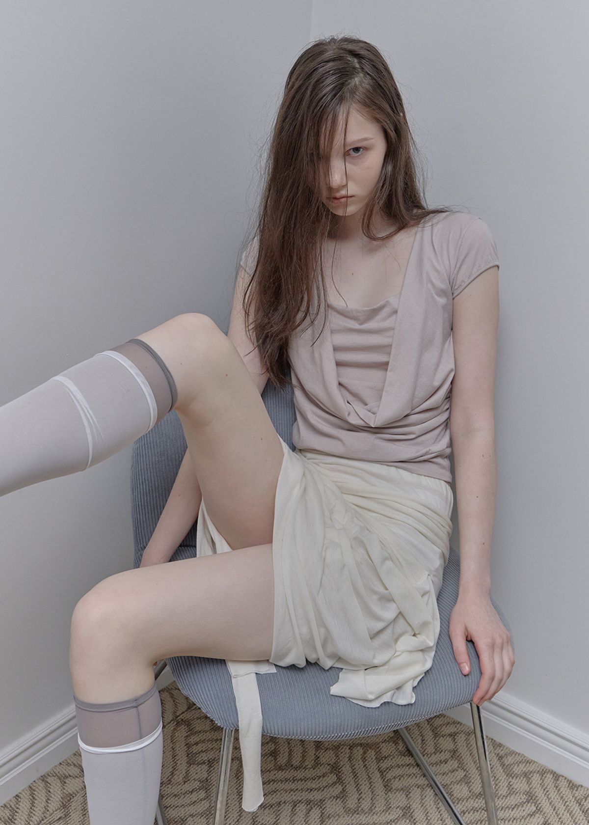 필세(PHILCE) Wrap Layered Short Sleeveless, Pink Beige