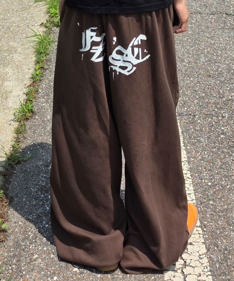 블랙 레터 커브드 벌룬팬츠 브라운
