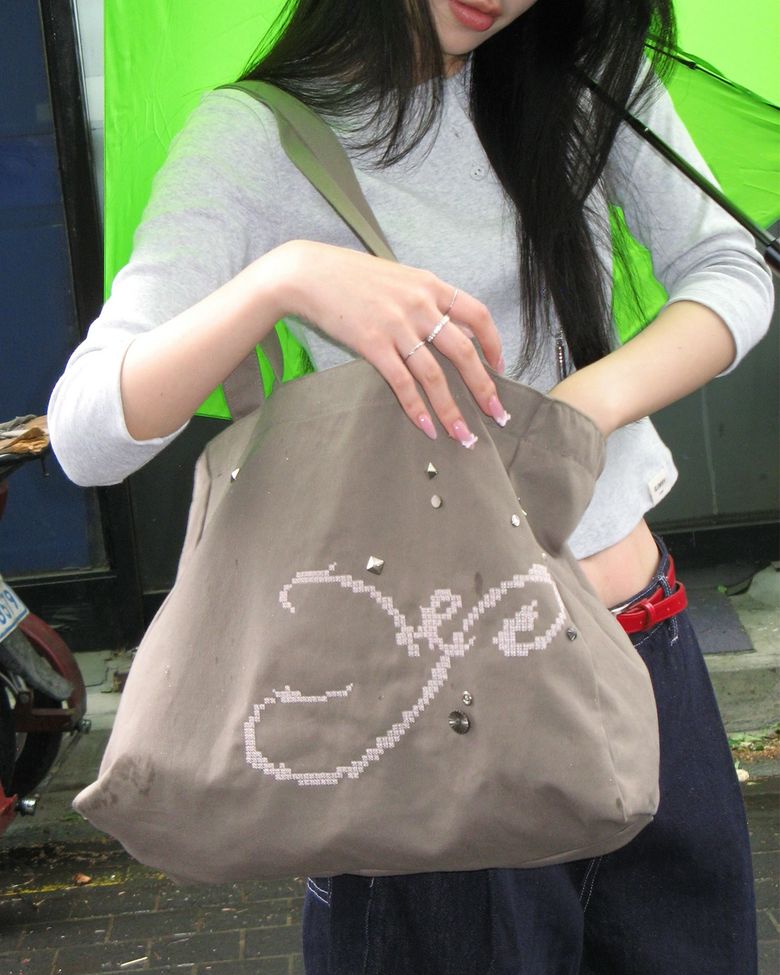 [×윤비누] pixel bag (khaki)