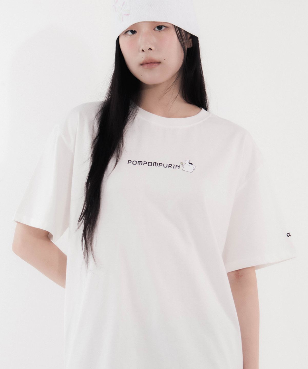 칙스(CHICKS) 폼폼푸린 워터마크 그래픽 오버 반팔 티셔츠 화이트