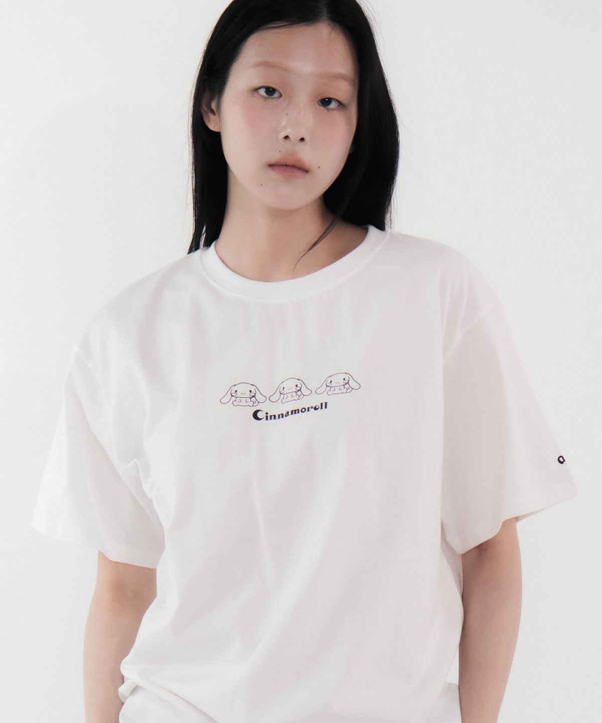칙스(CHICKS) 시나모롤 트리플 오버 반팔 티셔츠 화이트
