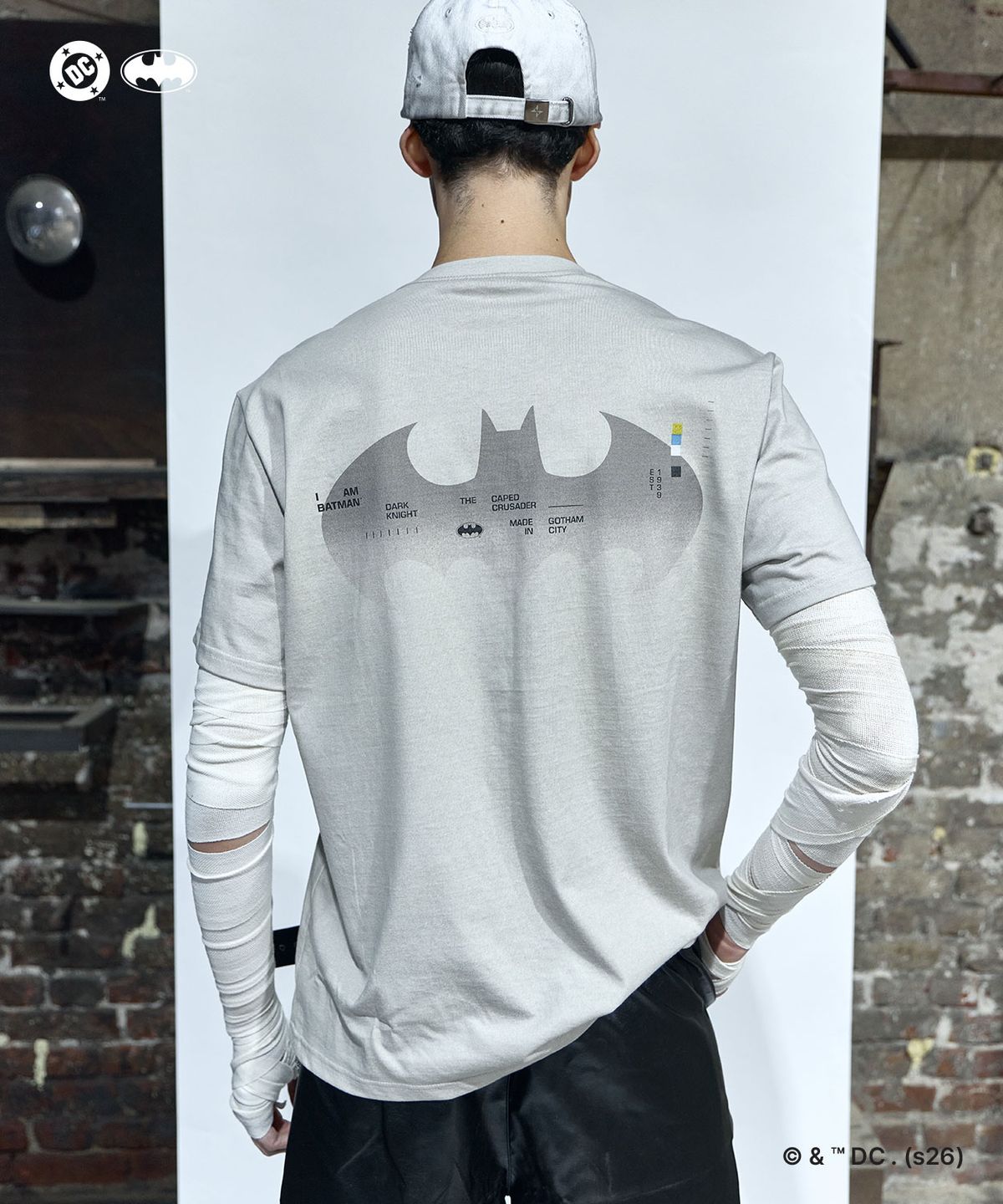 비엘알(BLR) (Batman Edition) Bat Emblem Short Sleeve Oatmeal