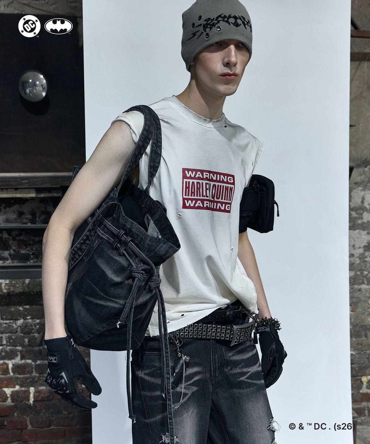 비엘알(BLR) (Batman Edition) Harley Quinn Box-logo Graphic Sleeveless Ivory