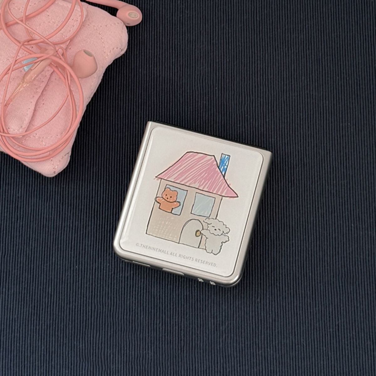 더나인몰(THE NINEMALL) gummy cozy house with ppokku Z플립 실버 맥세이프 범퍼케이스